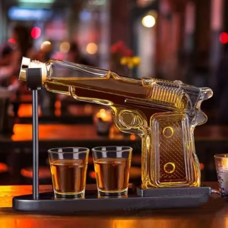 Pistol Shape Whiskey Decanter  – Home Bar Setup recenzja i cena